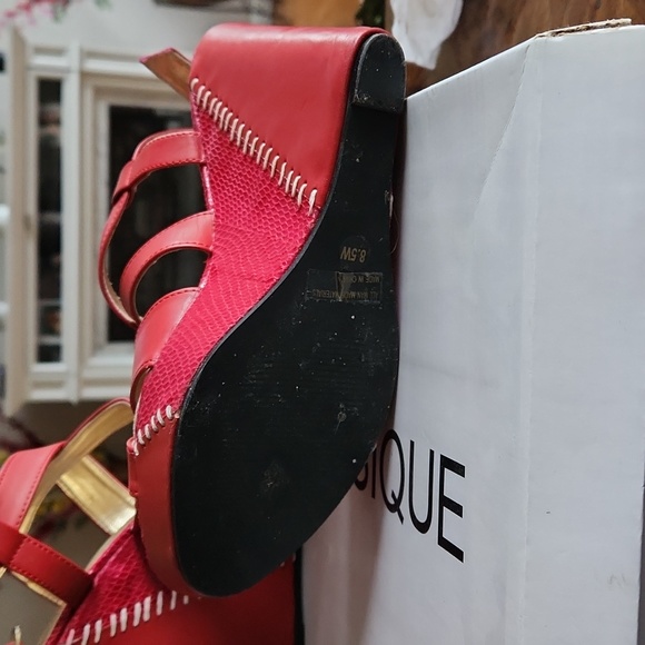 CLASSIQUE WEDGE SANDAL WITH STITCH DETAIL, IN RED,  SIZE 8.5W - Picture 3 of 4